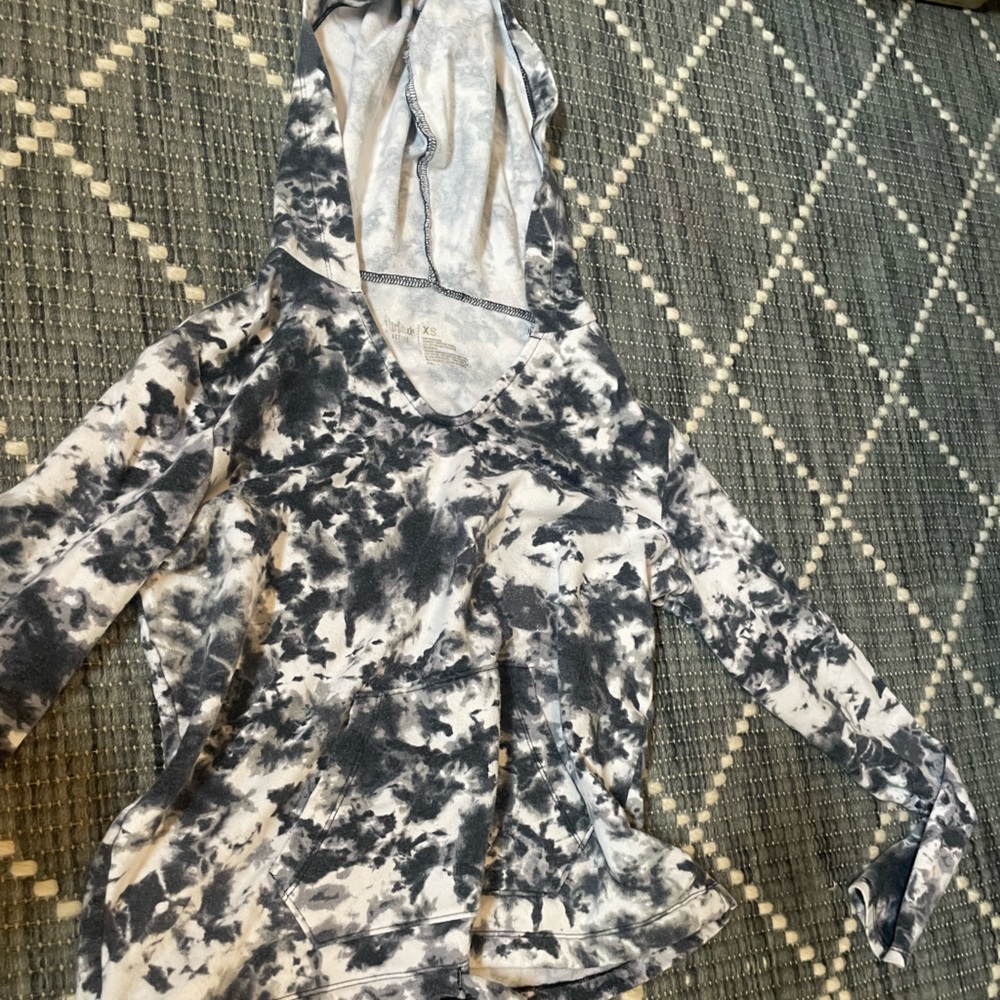 White and black sweat shirt never worn